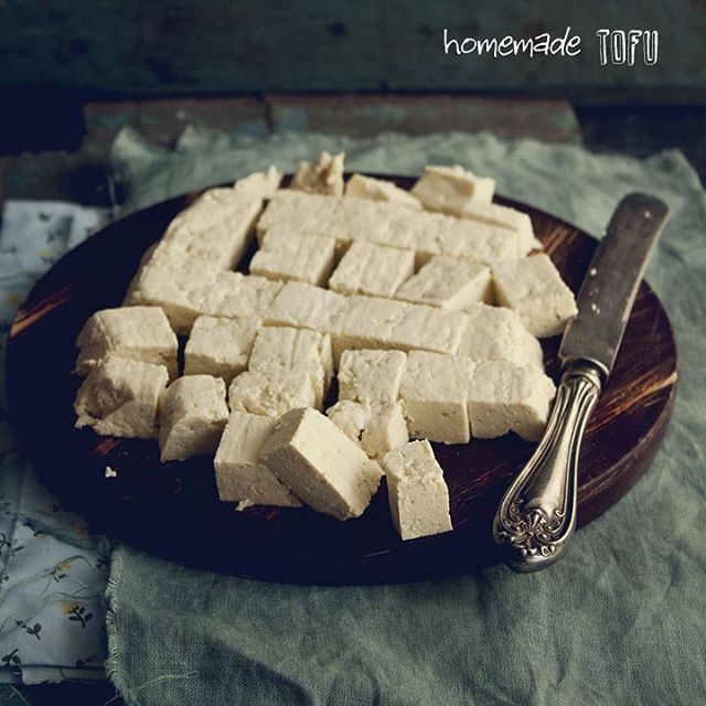 Homemade tofu and soy milk recipe now on blog (link in profile 👆) #fbcigers #tofu #honestcooking #f52grams #soymilk #vegan #glutenfree #diy