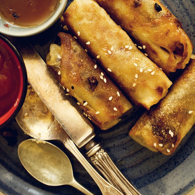 #lumpia #filipino  recipe on the blog. #vegan #vegetarian #springrolls #veggiezest